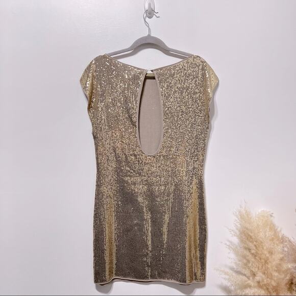 Alice + Olivia Gold Sequin Shift Dress Size M Back Keyhole. - Picture 6 of 12
